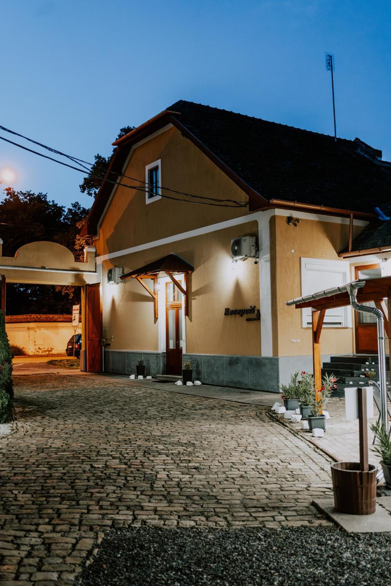 Bed and Breakfast Oázis Panzió Makó Exterior foto