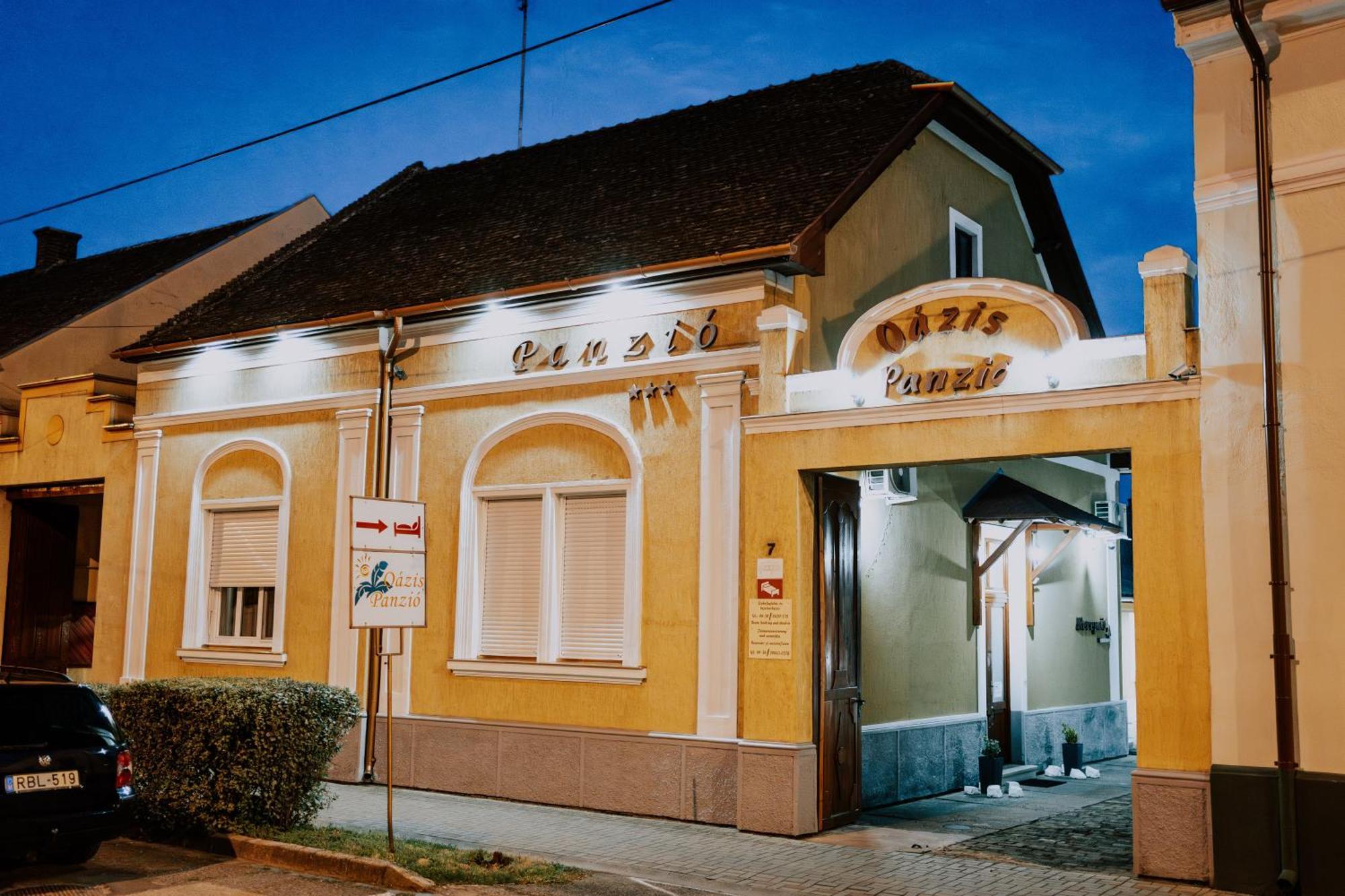 Bed and Breakfast Oázis Panzió Makó Exterior foto